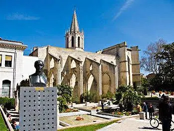 Le Bristol Ξενοδοχείο 4*